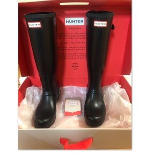 NEW CONDITION HUNTER BOOTS